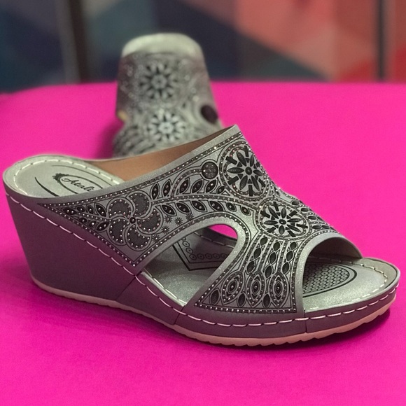 Italina Brown Floral Rhinestone Peep Toe Wedge Padded Slide Comfort Sandals 10 - Picture 8 of 15